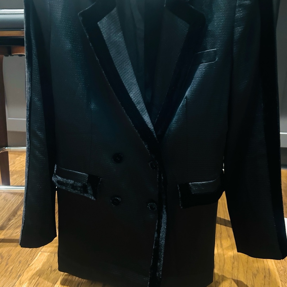 Chic Black Velvet-Trimmed Women's Blazer by Emily McCarthy - Picture 3 of 11